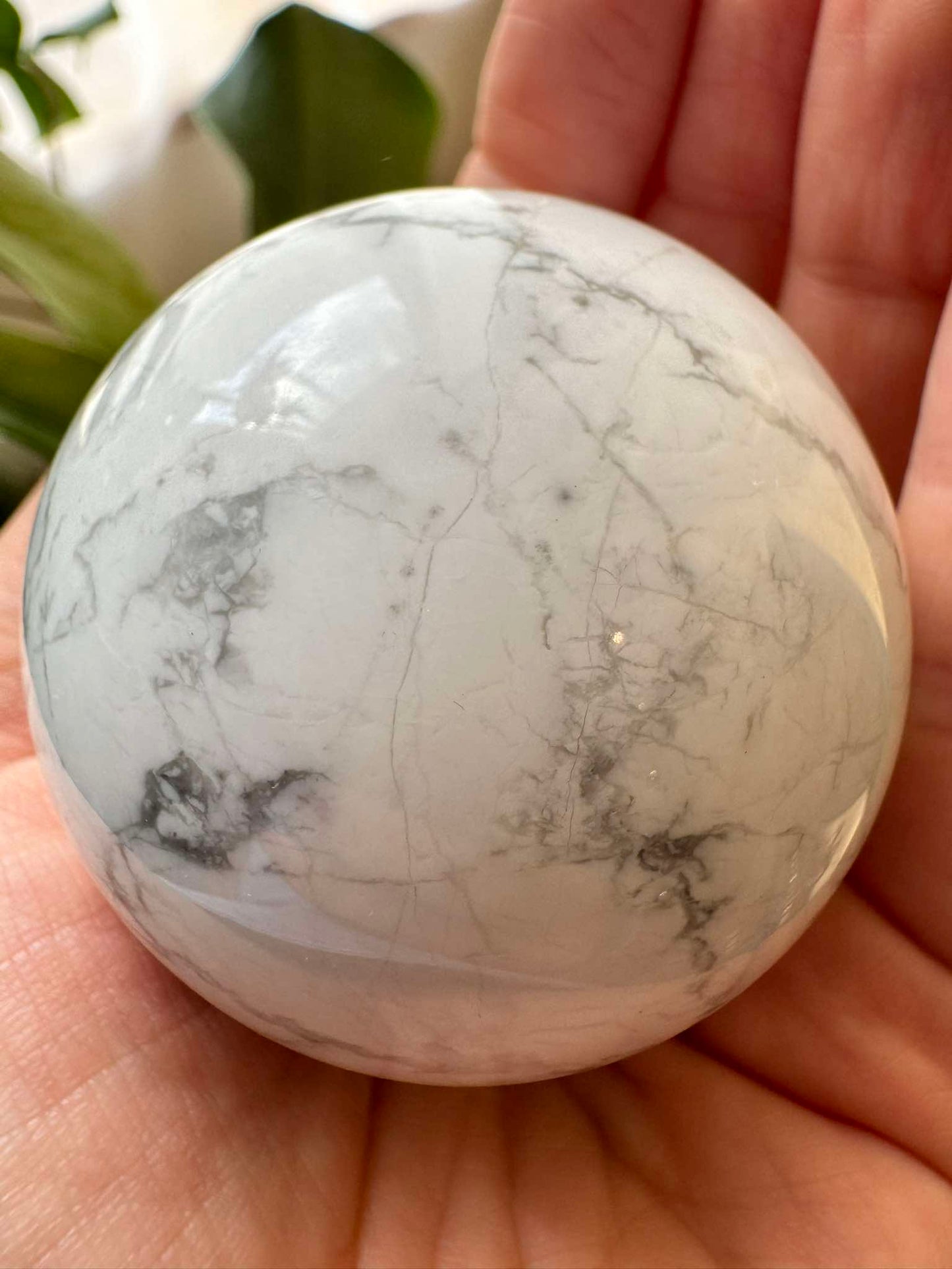 Howlite Sphere ( 282 g)