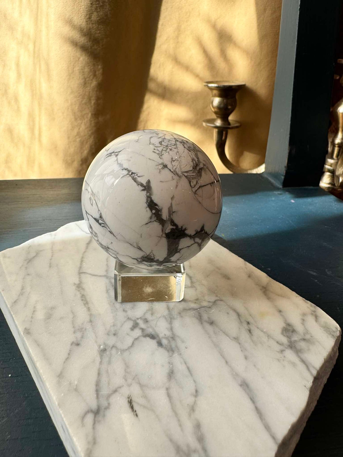 Howlite Sphere ( 267 g)