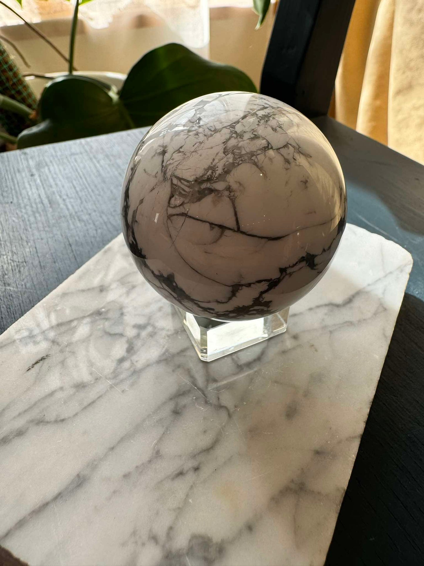 Howlite Sphere ( 267 g)