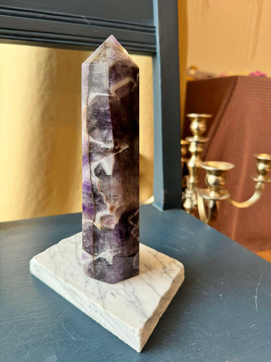 Amethyst Tower ( 1142 g)