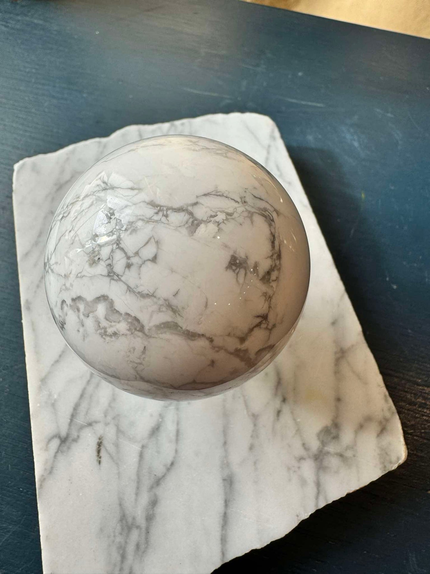 Howlite Sphere ( 282 g)