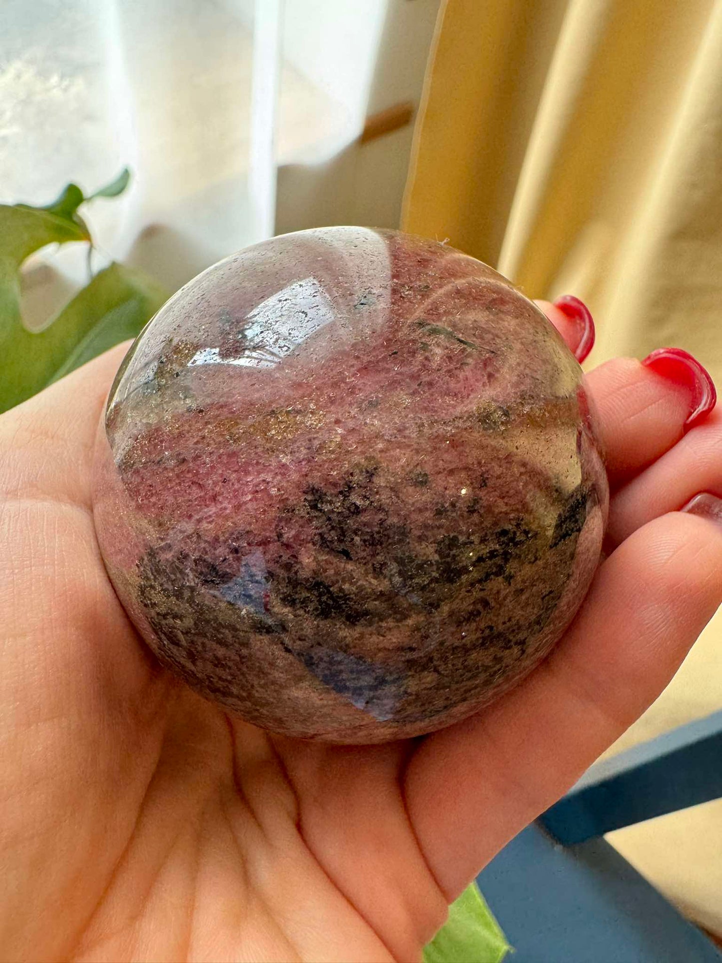 Rhodonite Sphere ( 452 g)