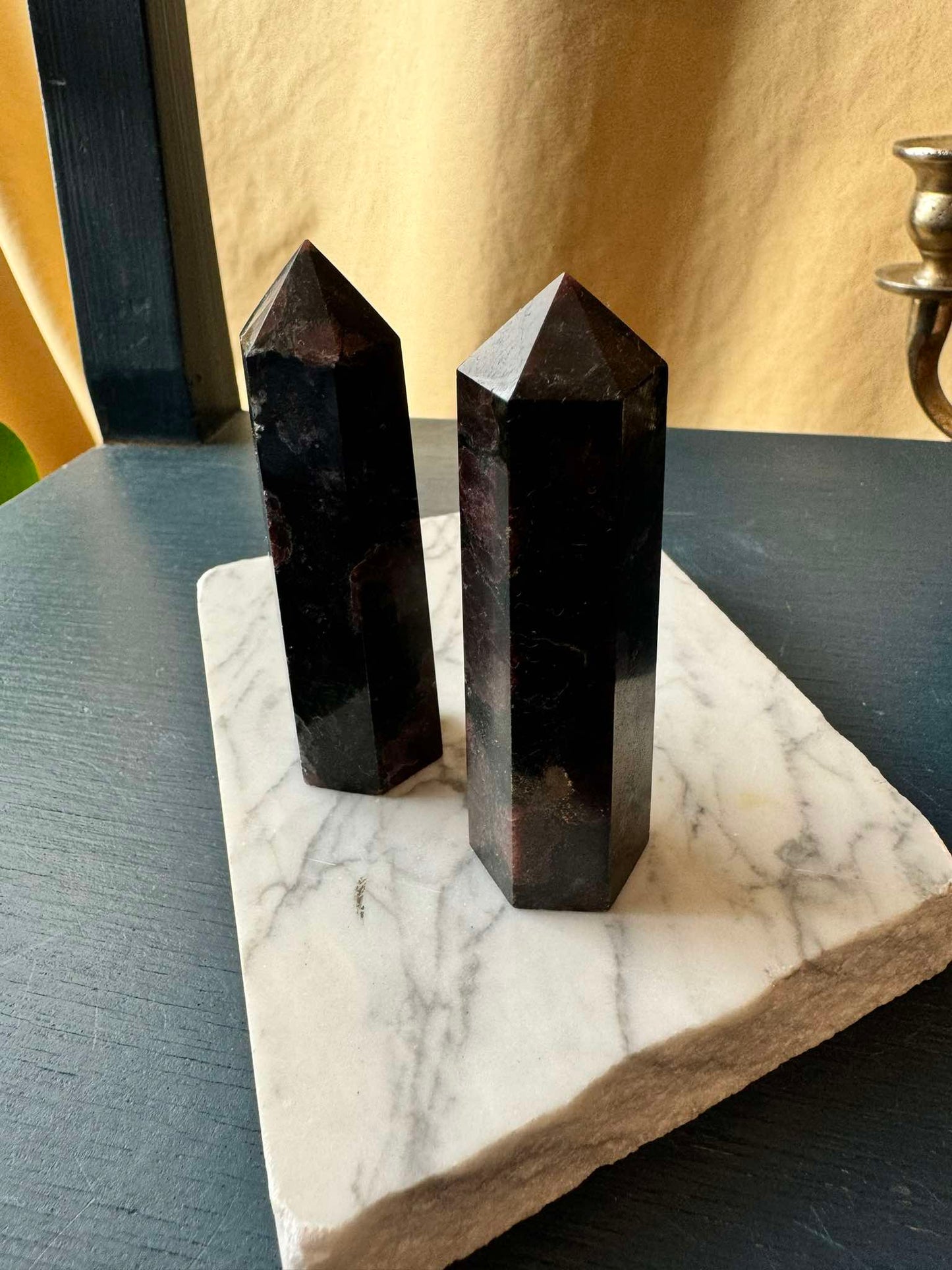 Astrophyllite and Garnet Tower ( 100g)