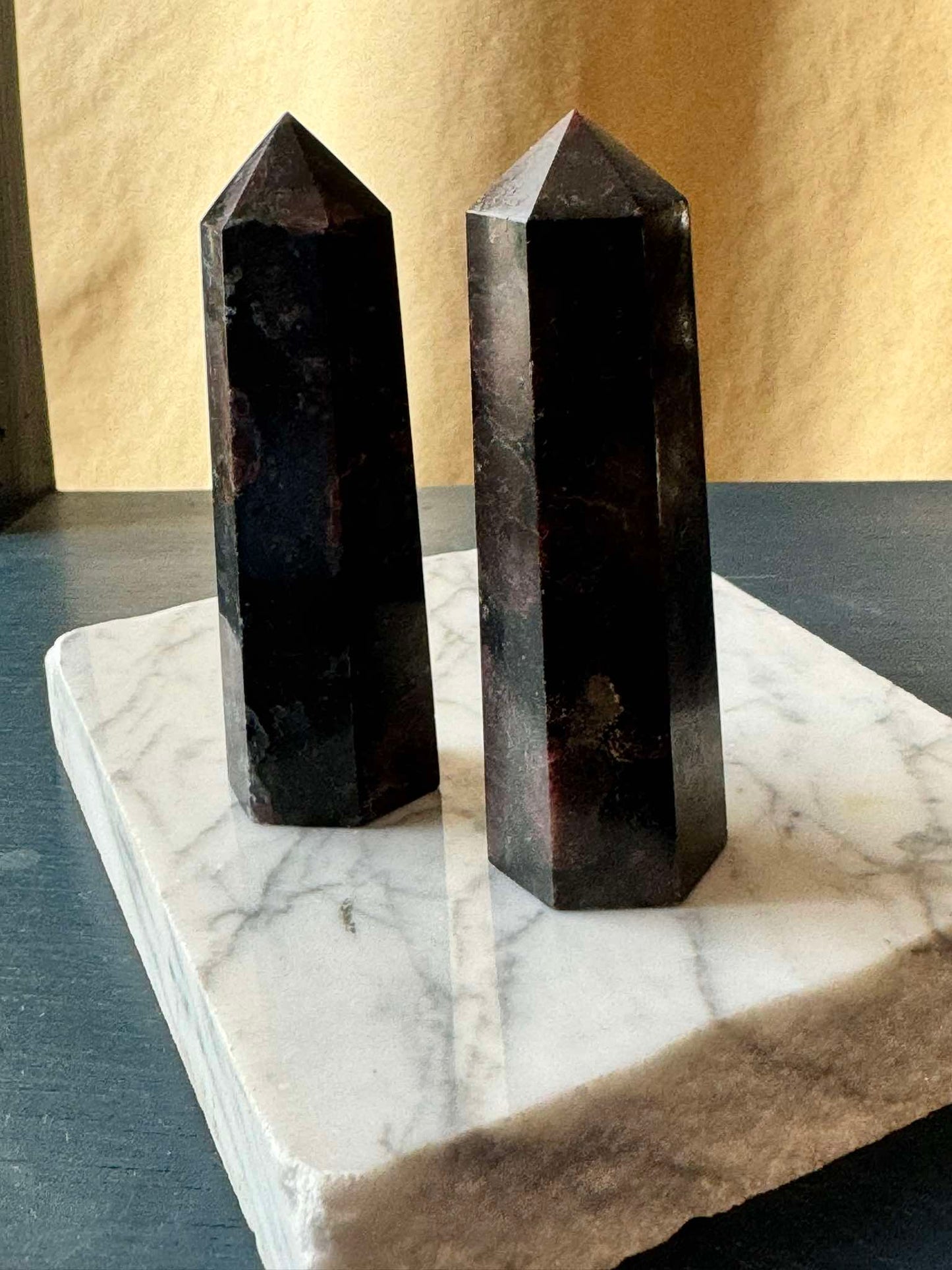 Astrophyllite and Garnet Tower ( 100g)